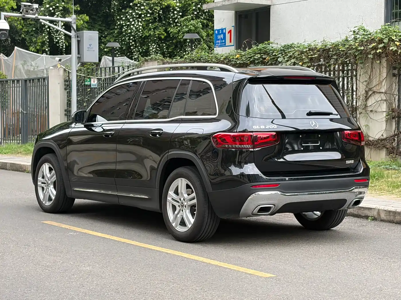 MERCEDES-BENZ GLB