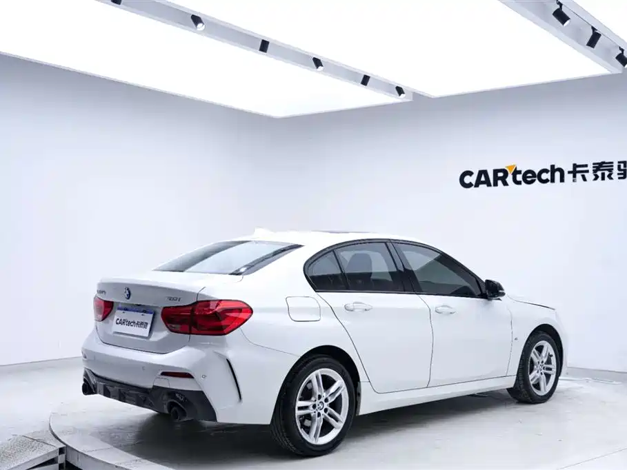 BMW 1 Series 2022 120i M Sport Shadow Edition фото 10