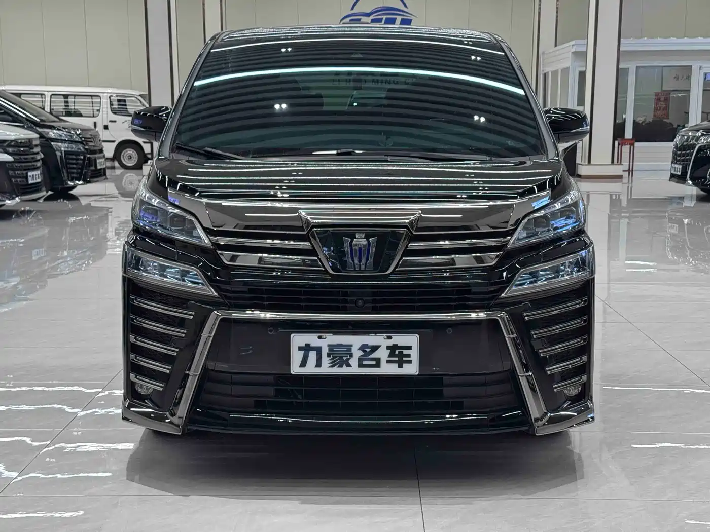 Toyota Vellfire 2021 Crown Hybrid 2.5L HV Supreme Edition фото 2