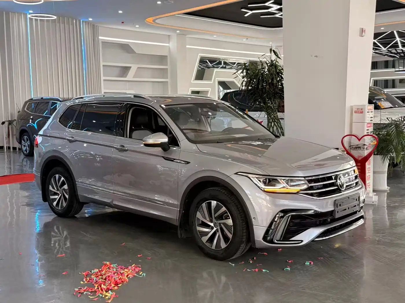 Volkswagen Tiguan L PHEV 2022 430PHEV Plug-in Hybrid Flagship Edition фото 3