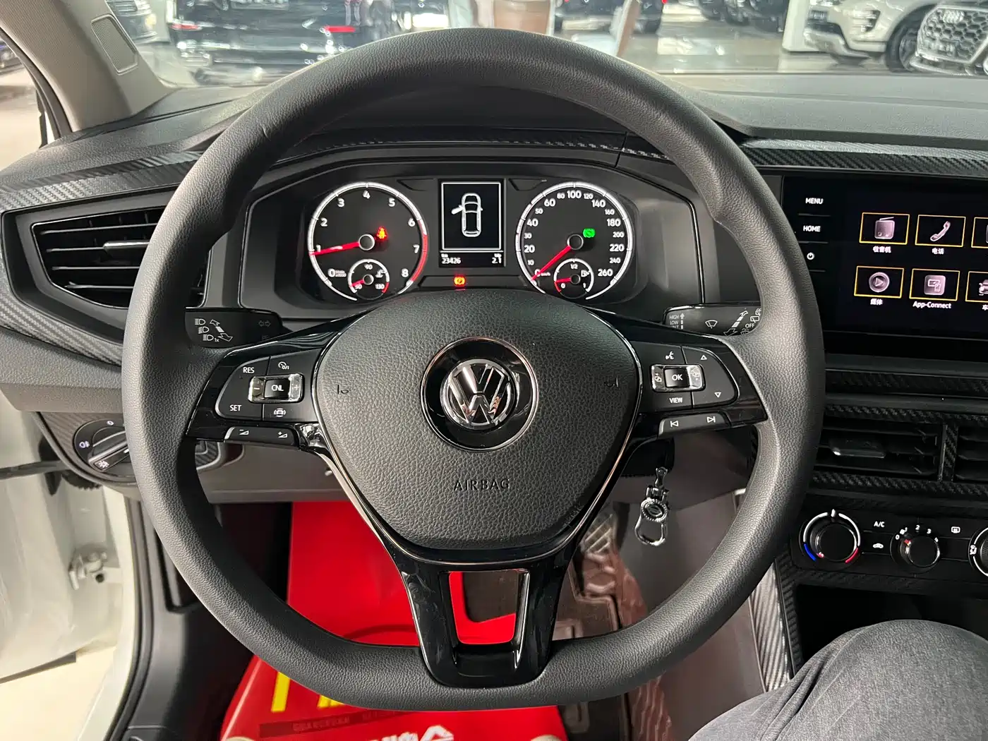 Volkswagen Polo 2019 Plus 1.5L Automatic Panorama Enjoyment Edition фото 10