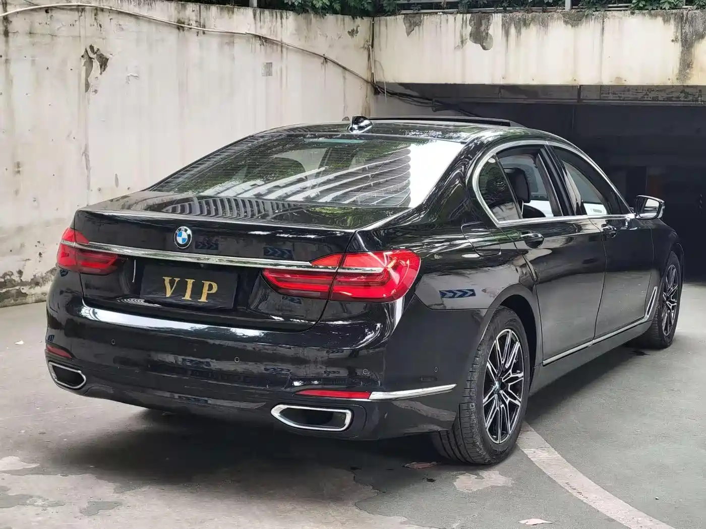BMW 7 Series 2016 730Li Leading фото 23