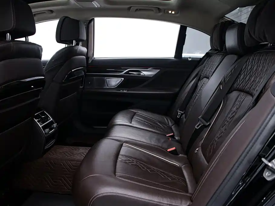BMW 7 Series 2019 730Li Luxury Package фото 14