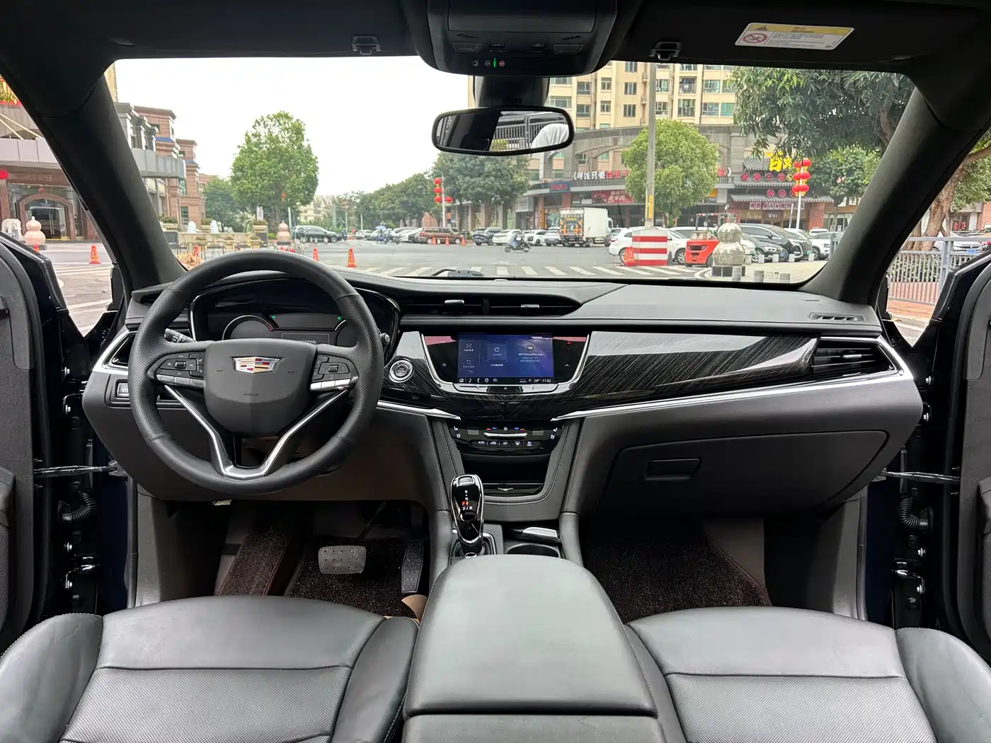 CADILLAC XT6