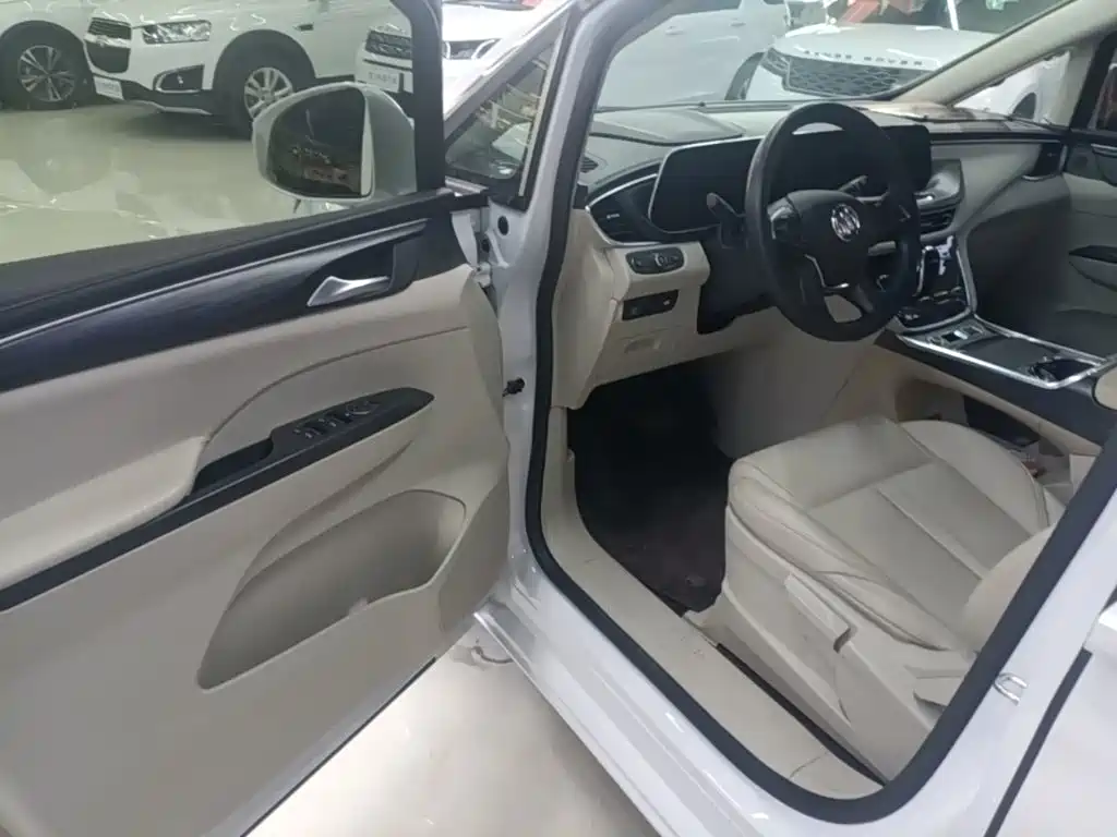 Фото 16 - Buick GL8