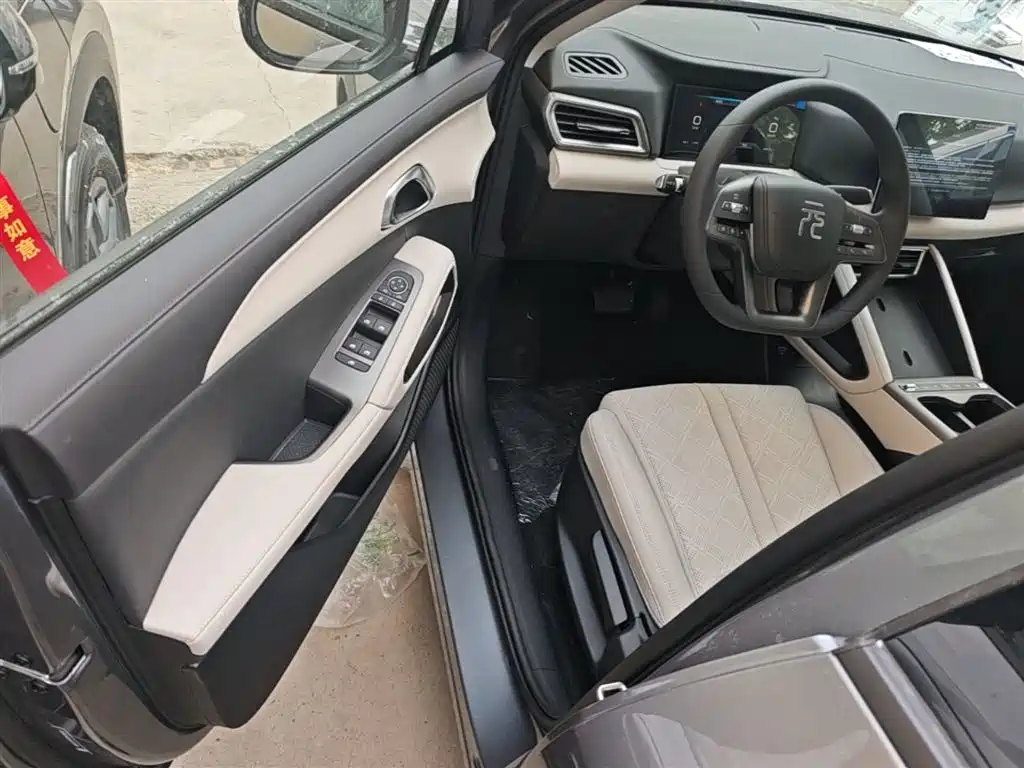 BYD Yuan UP 2025 Model 301KM Navigator фото 16