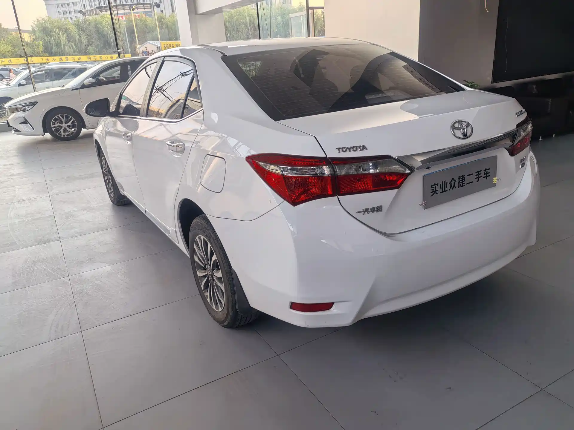 Photo 7 - Toyota Corolla