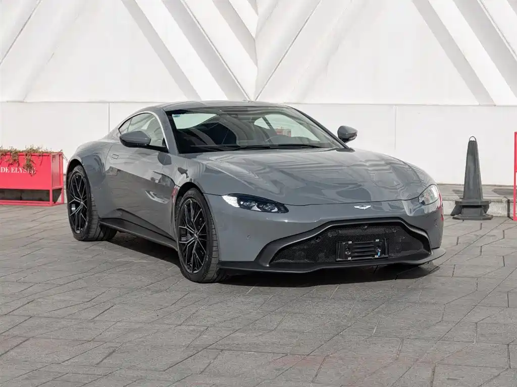 ASTON MARTIN V8 VANTAGE