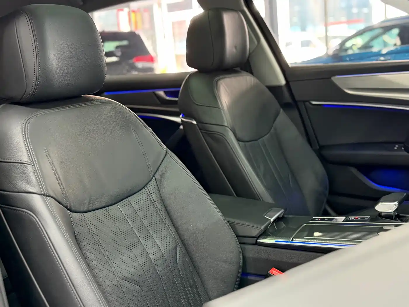 Фото 22 - Audi A6L