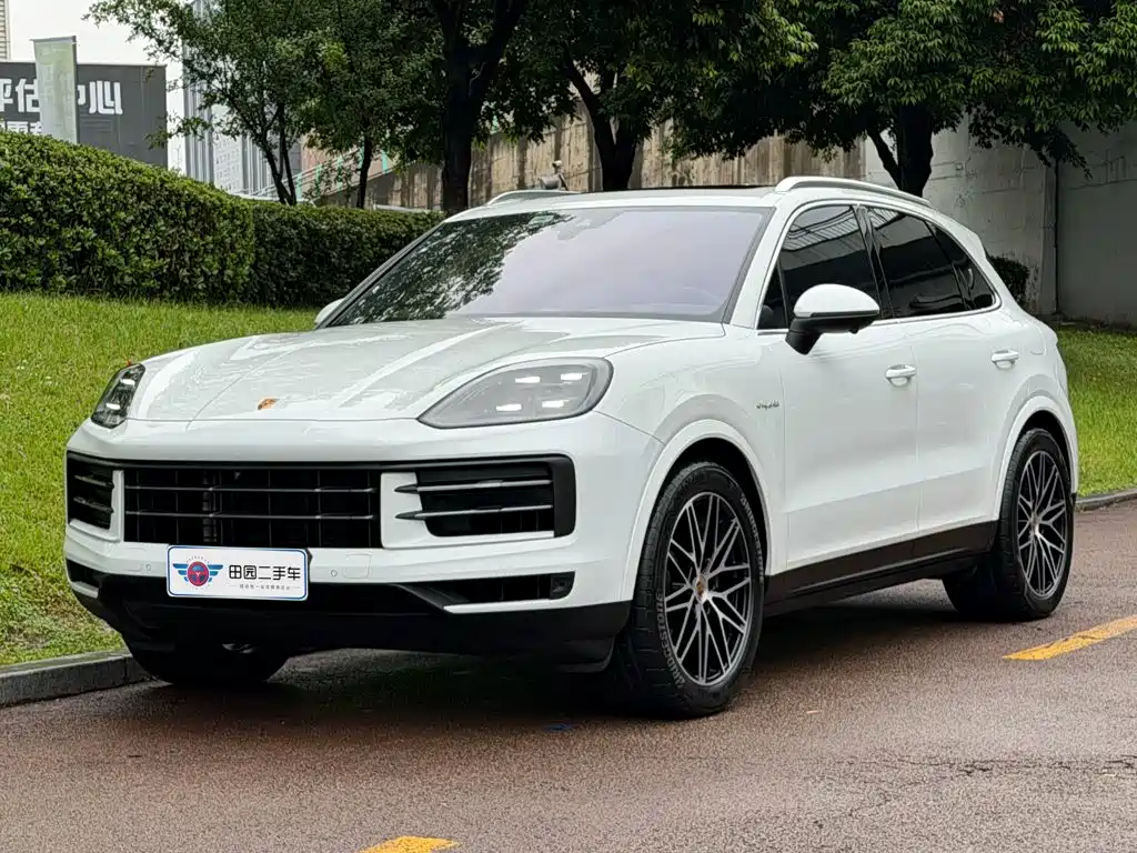 Photo 1 - Porsche Cayenne New Energy