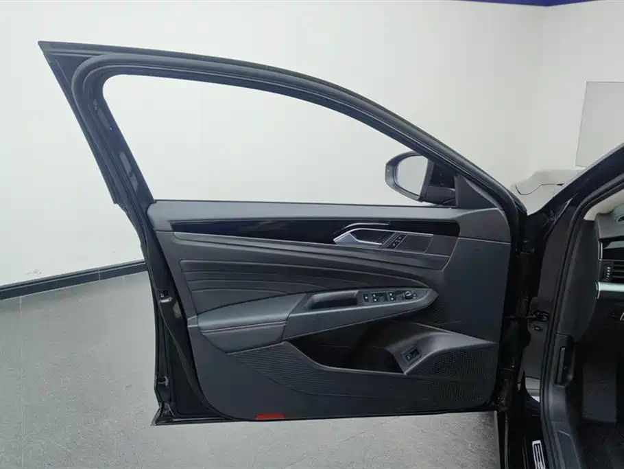 Volkswagen Passat 2025 Outstanding 330TSI Starlight Elite Edition фото 7