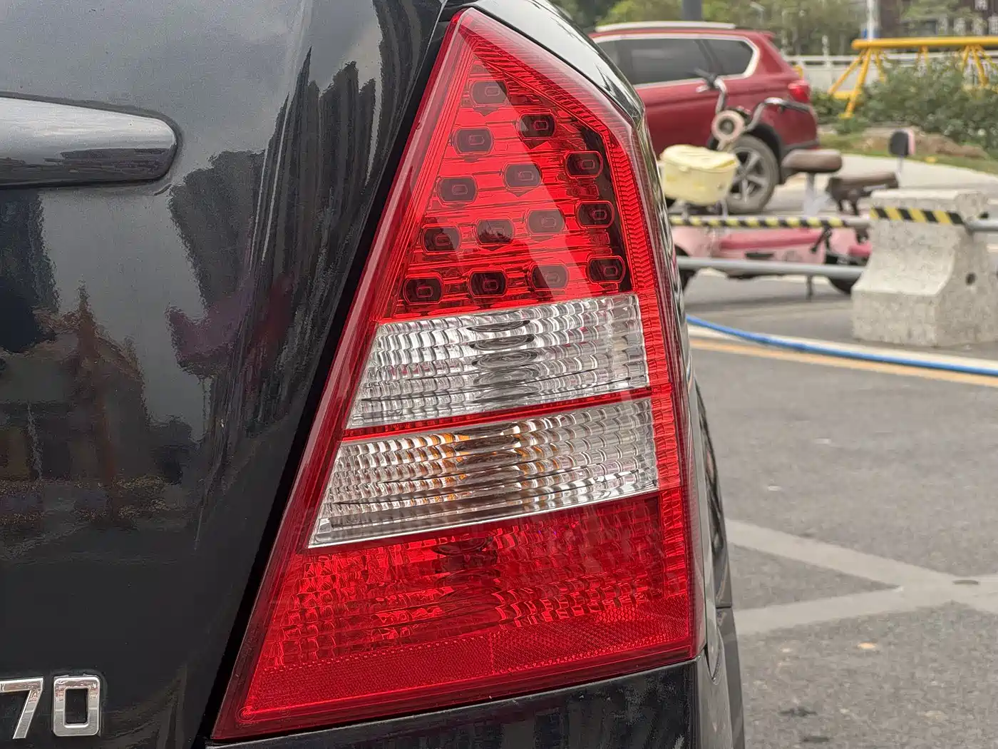 Besturn B70 2011 2010 2.0L Manual Fashion