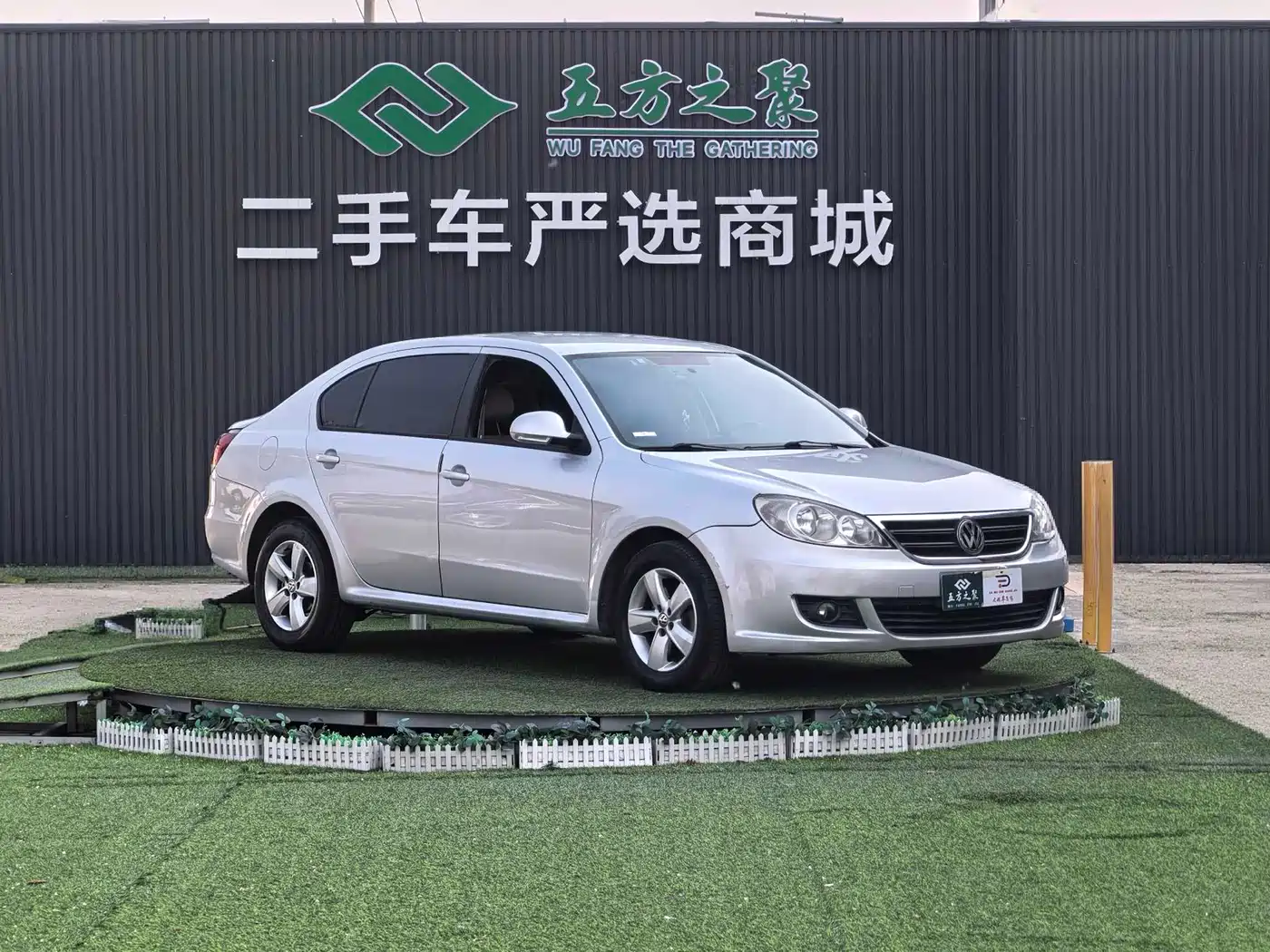 Volkswagen Lavida 2011 1.6L Automatic Leisure Edition фото 3