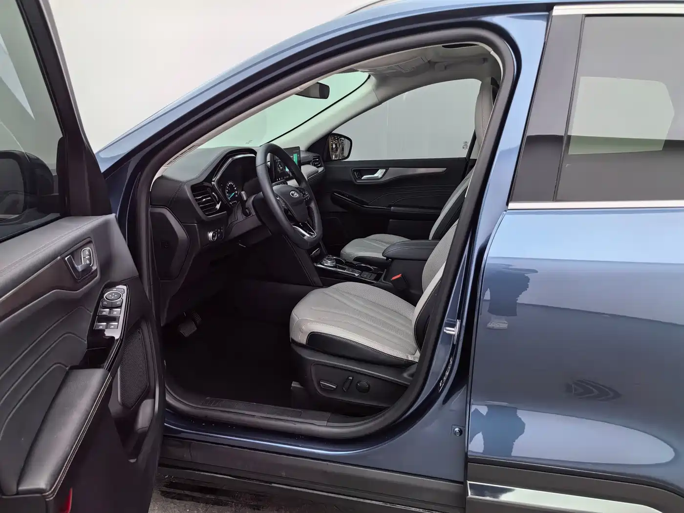 Ford Escape 2023 2020 EcoBoost 245 2WD Premium Edition