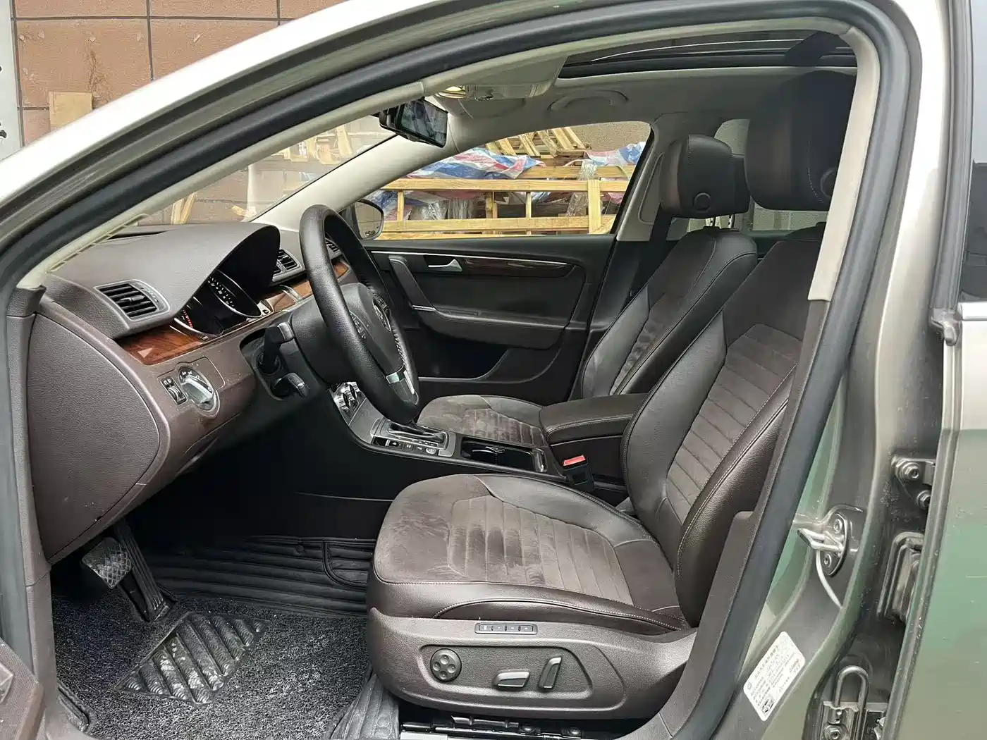 Volkswagen Magotan (Import) 2012 Wagon 2.0TSI Comfort фото 8