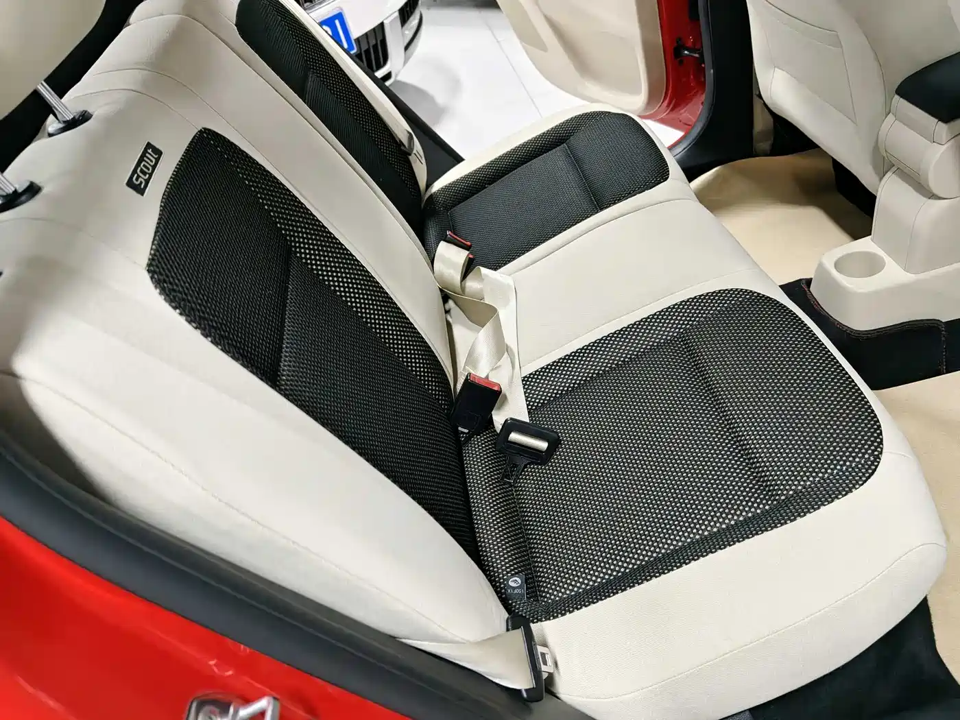 Škoda Fabia 2012 1.6L Scout фото 11