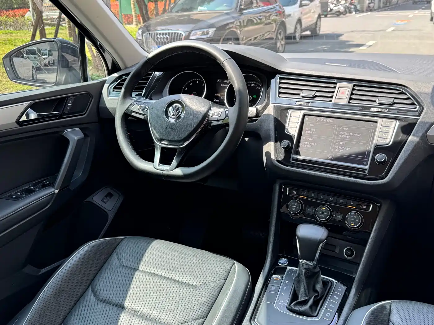 Volkswagen Tiguan L 2017 330TSI Automatic 2WD Flagship Edition фото 17