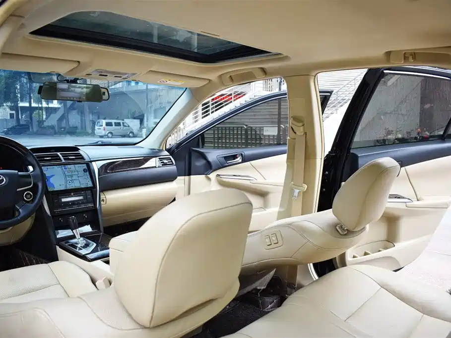 Toyota Camry 2015 2.0G Leading Edition фото 12