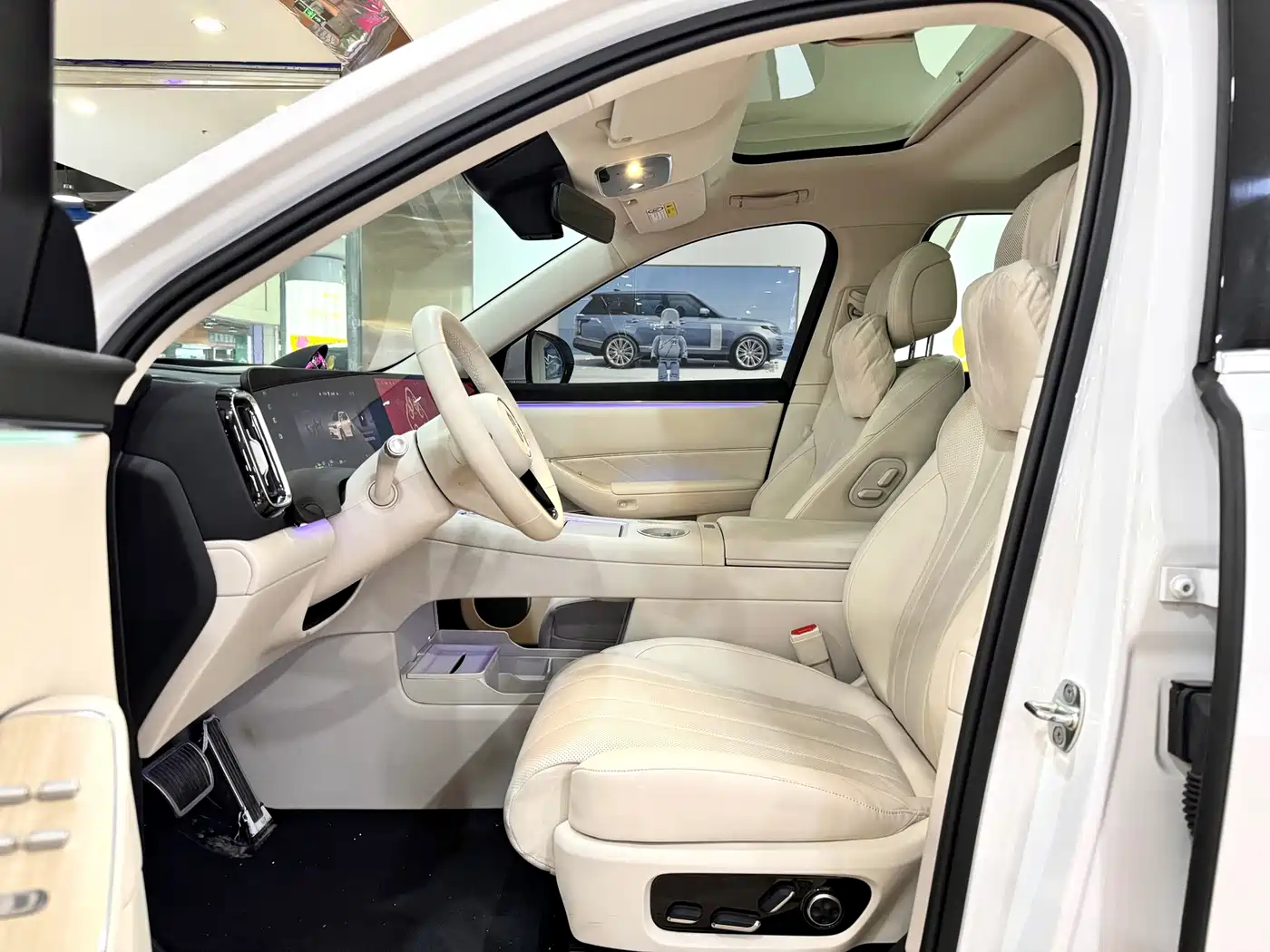 AITO Wenjie AITO M8 2025 Range Extender Max+ Edition 53.4kWh 5-seater фото 9