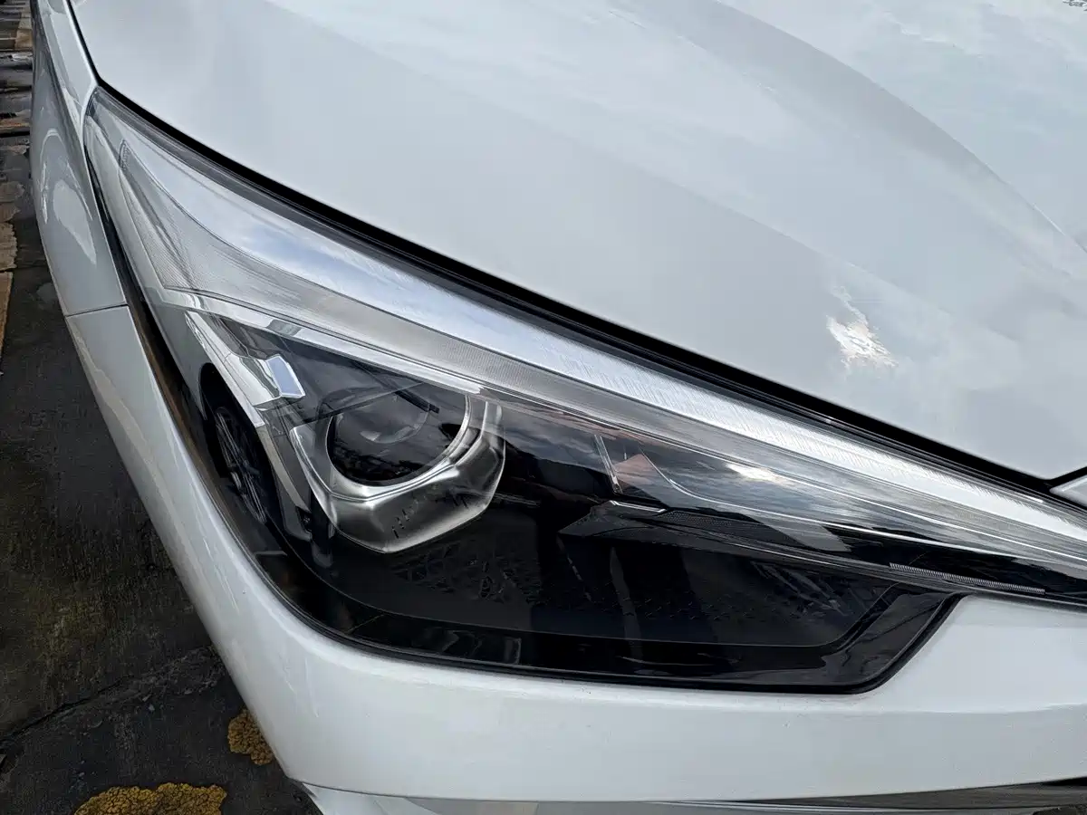 Фото 4 - Roewe i5