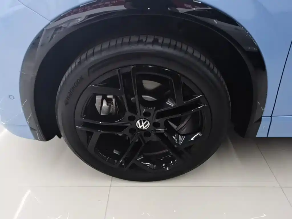 صورة 23 - Volkswagen Tiguan L