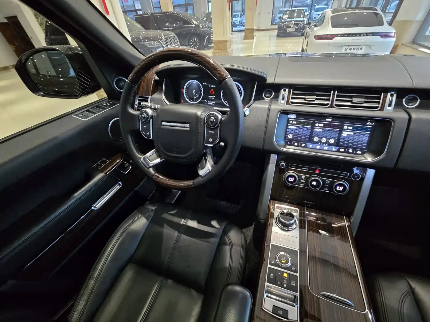 Land Rover Range Rover 2017 3.0 SC V6 Vogue фото 17