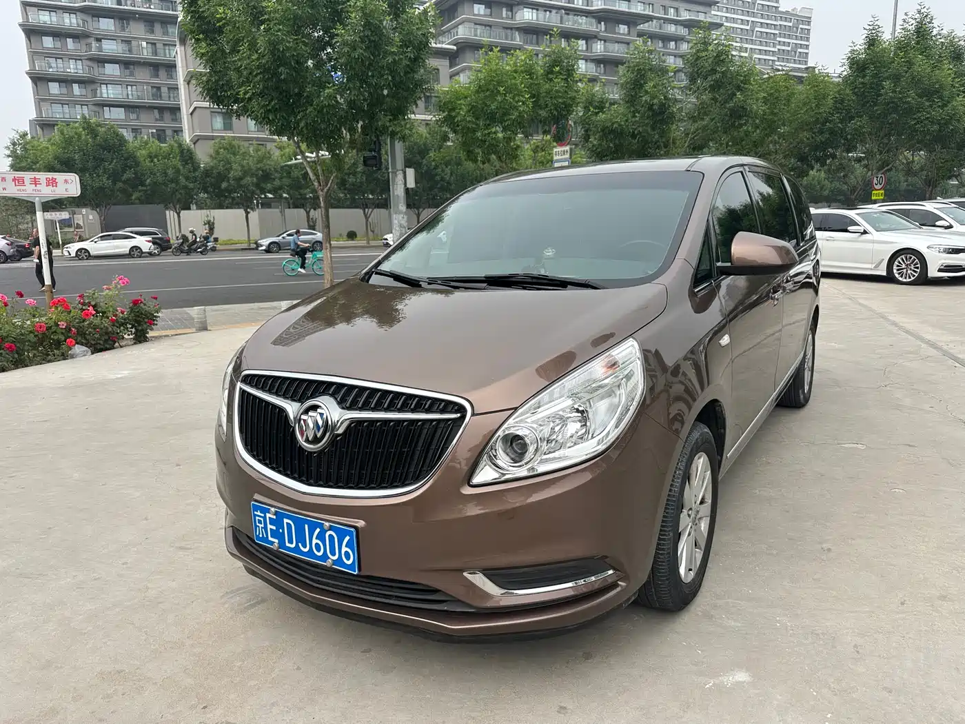 Buick GL8 2018 28T Premium Model China VI