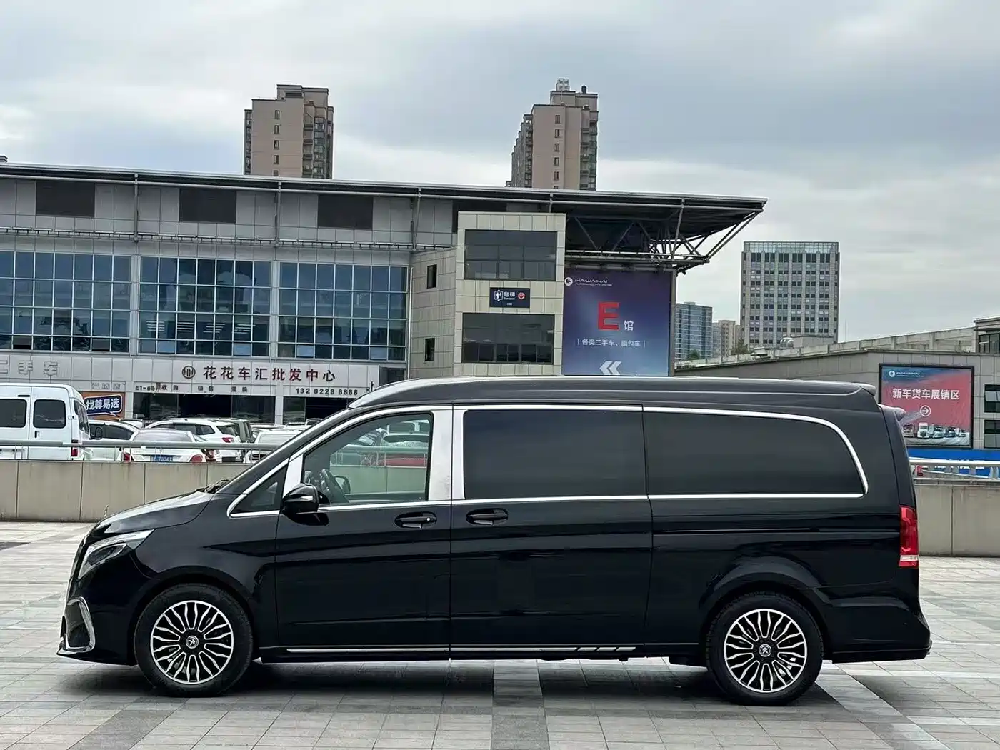 Mercedes-Benz V-Class 2022 V 260 L Long Wheelbase Prestige Edition фото 5