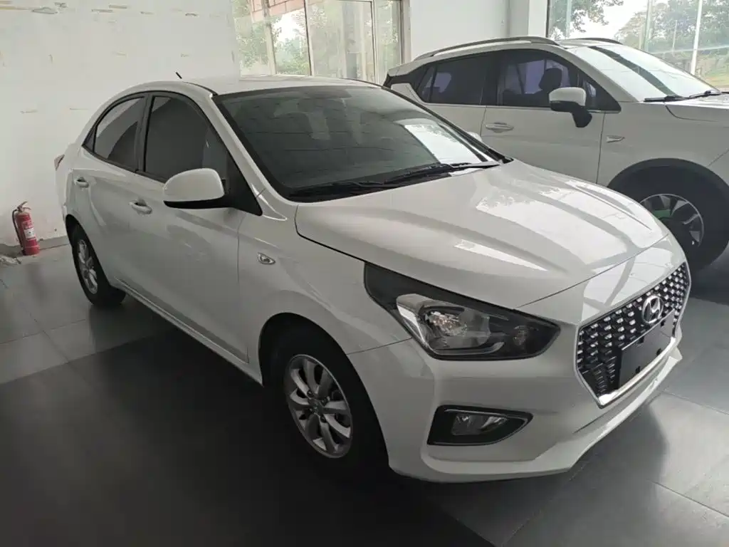 Photo 4 - Hyundai Verna