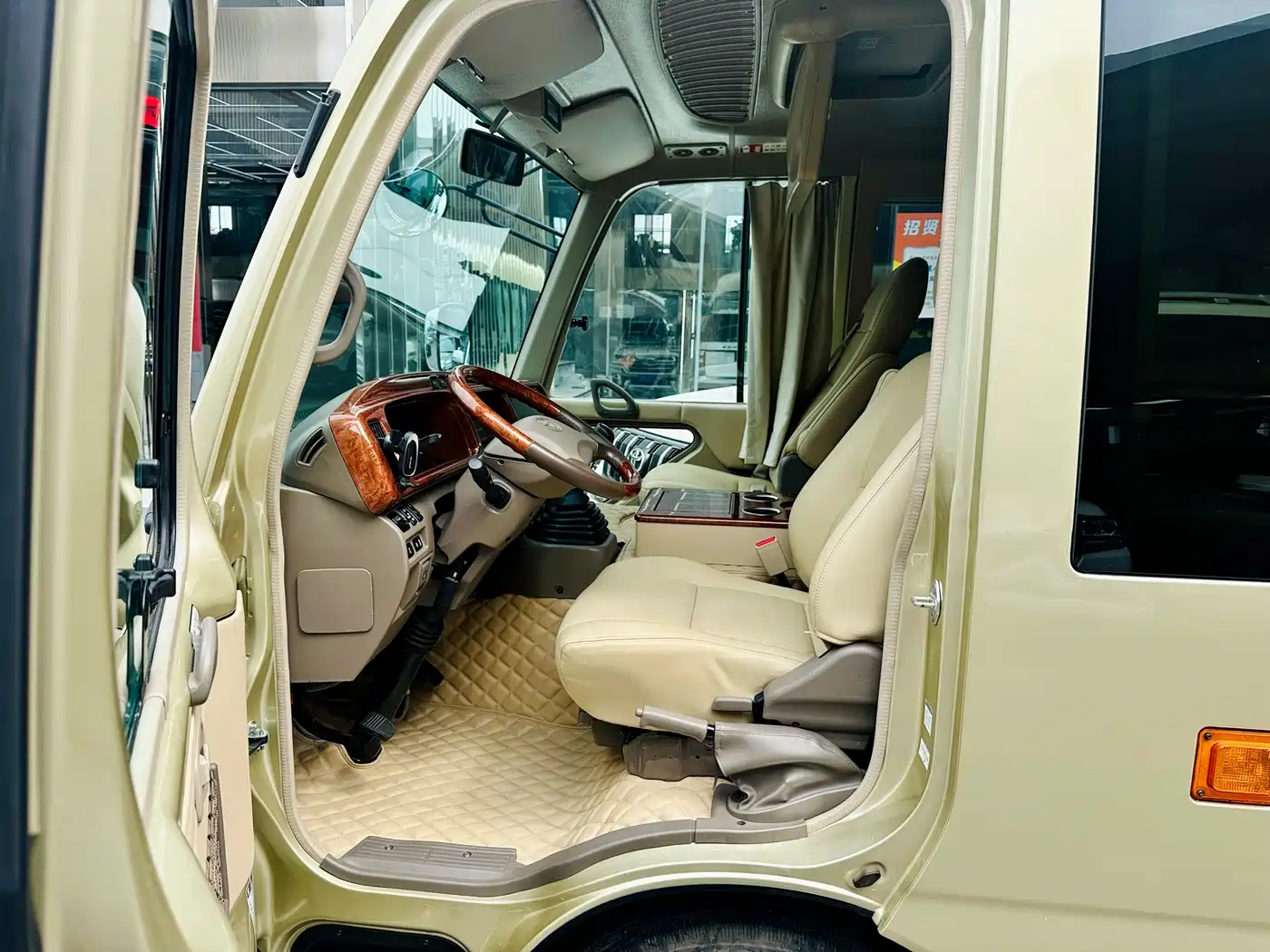 Toyota Coaster 2019 4.0L Luxury Vehicle GRB53L-ZCMEK 20-seater 9GR фото 5