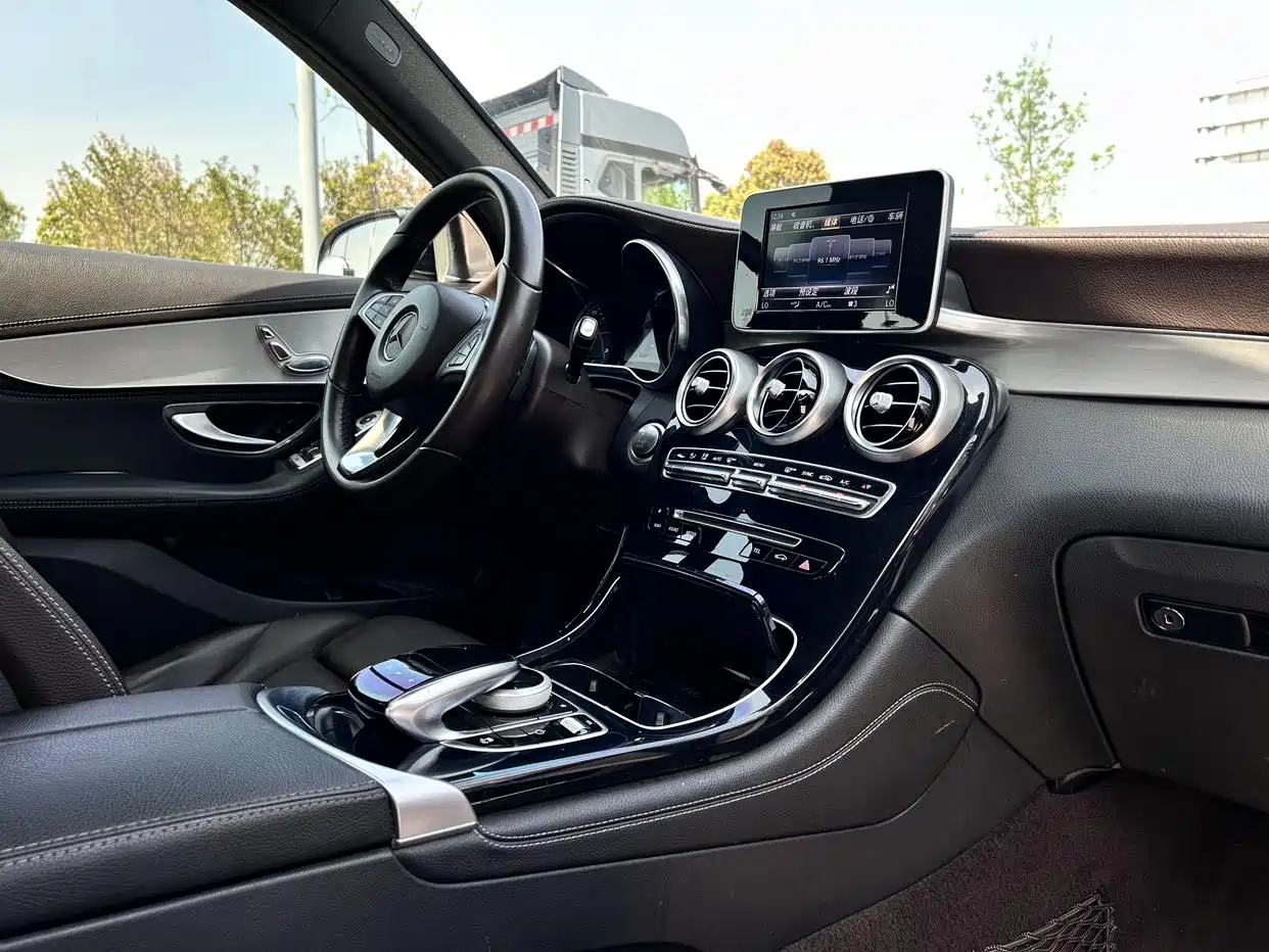 Mercedes-Benz GLC 2018 Facelift GLC 200 4MATIC фото 10