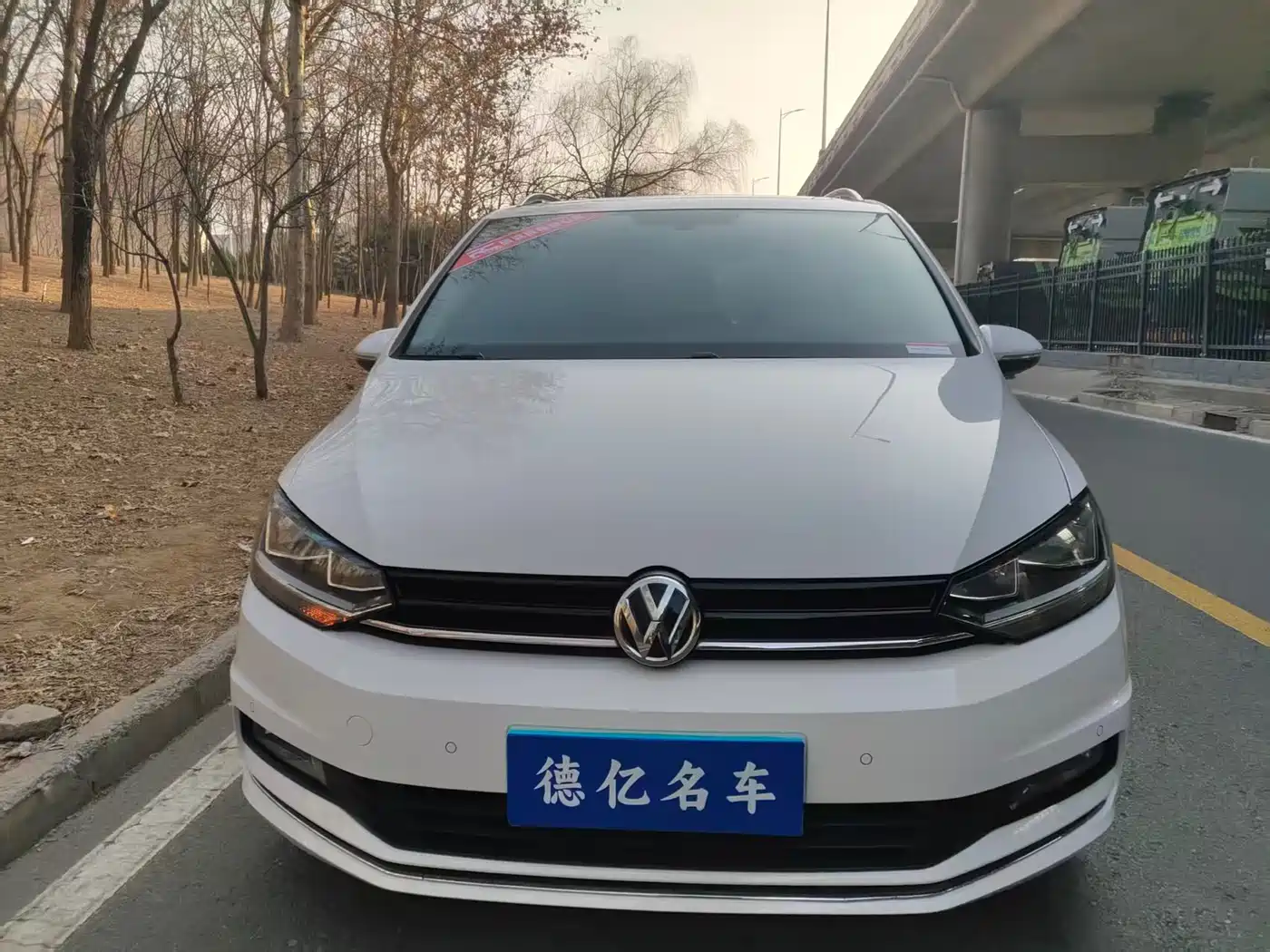 Volkswagen Touran 2018 Touran L 280TSI DSG Comfort 7-seater China V фото 2