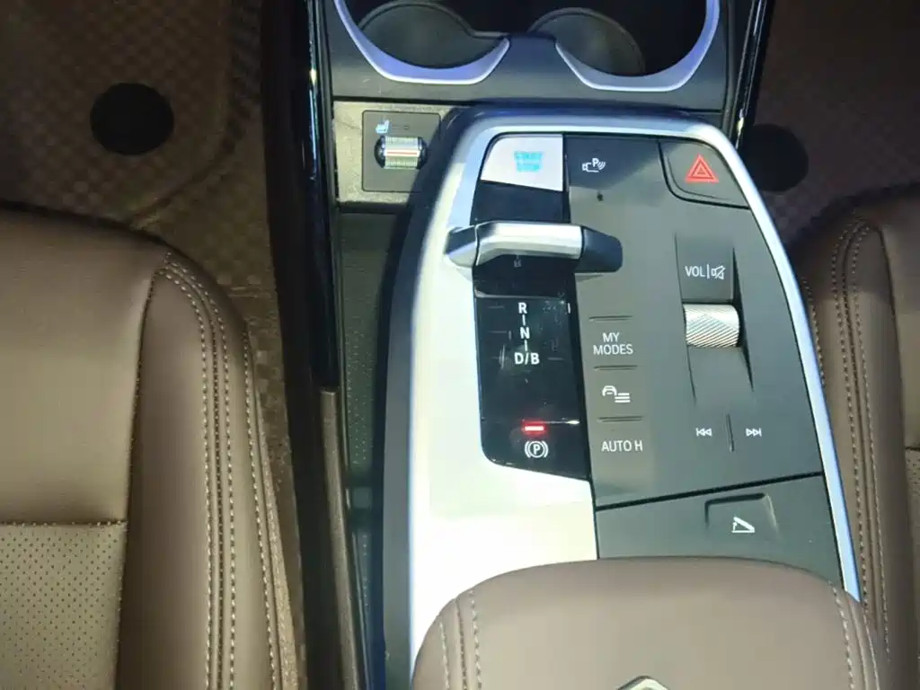 Photo 14 - BMW iX1