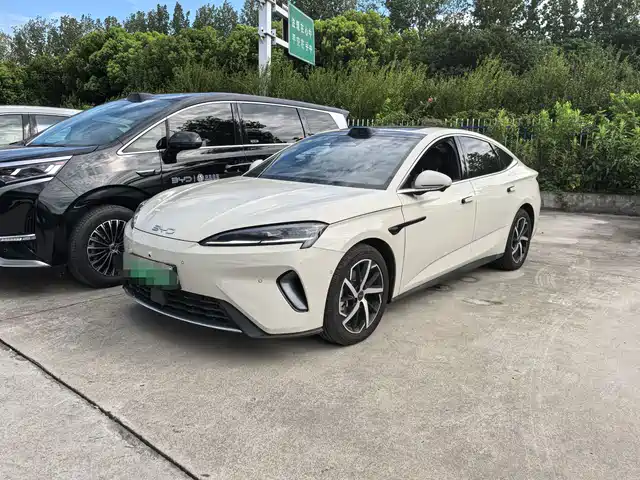 BYD Seal 07 DM-i 2025