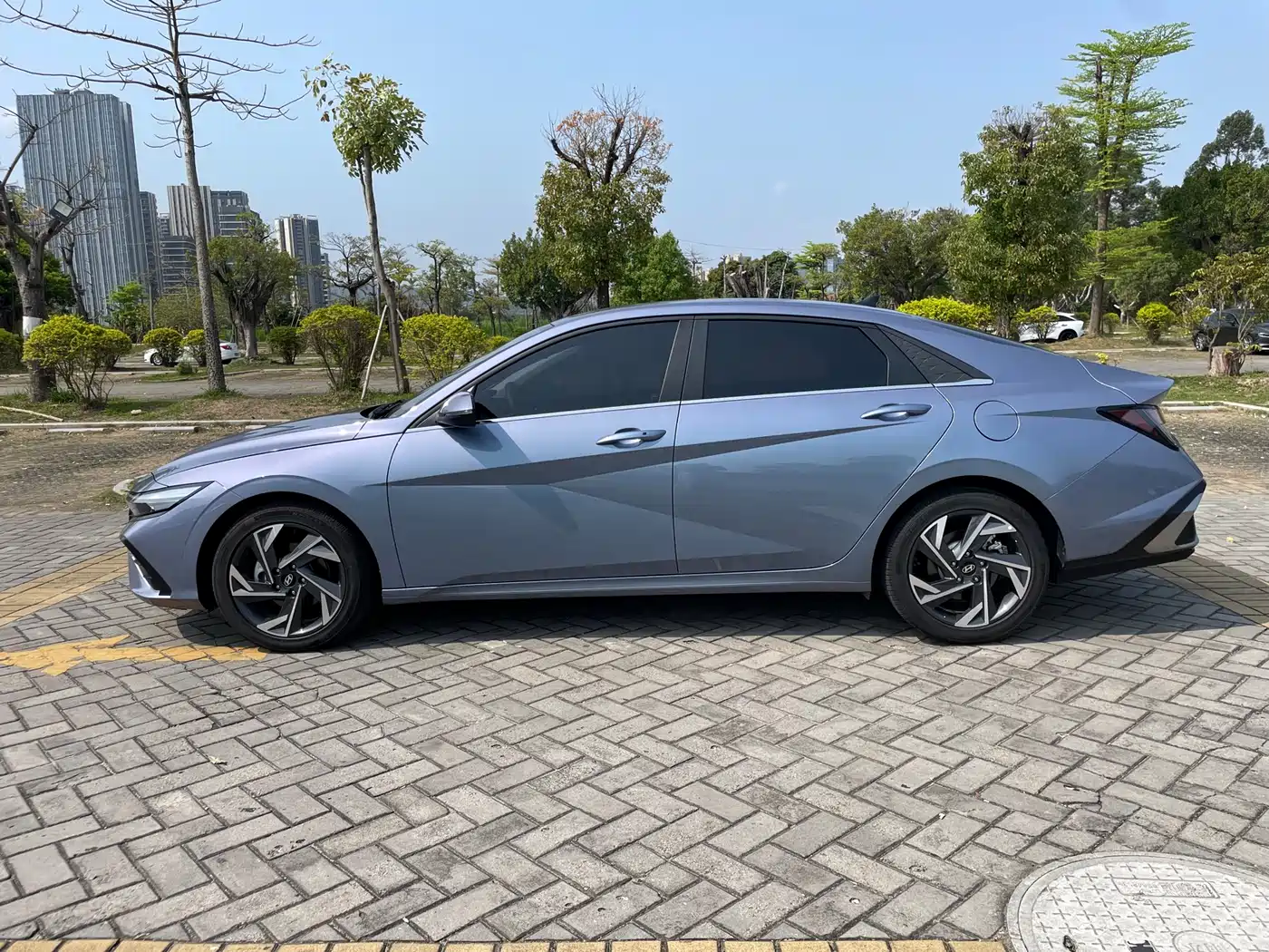 Hyundai Elantra 2023 1.5L CVT GLX Elite Edition фото 8