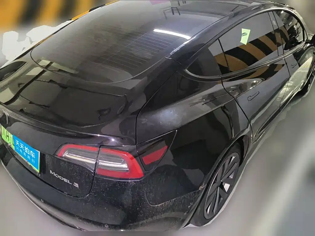 Фото 2 - Tesla Model 3
