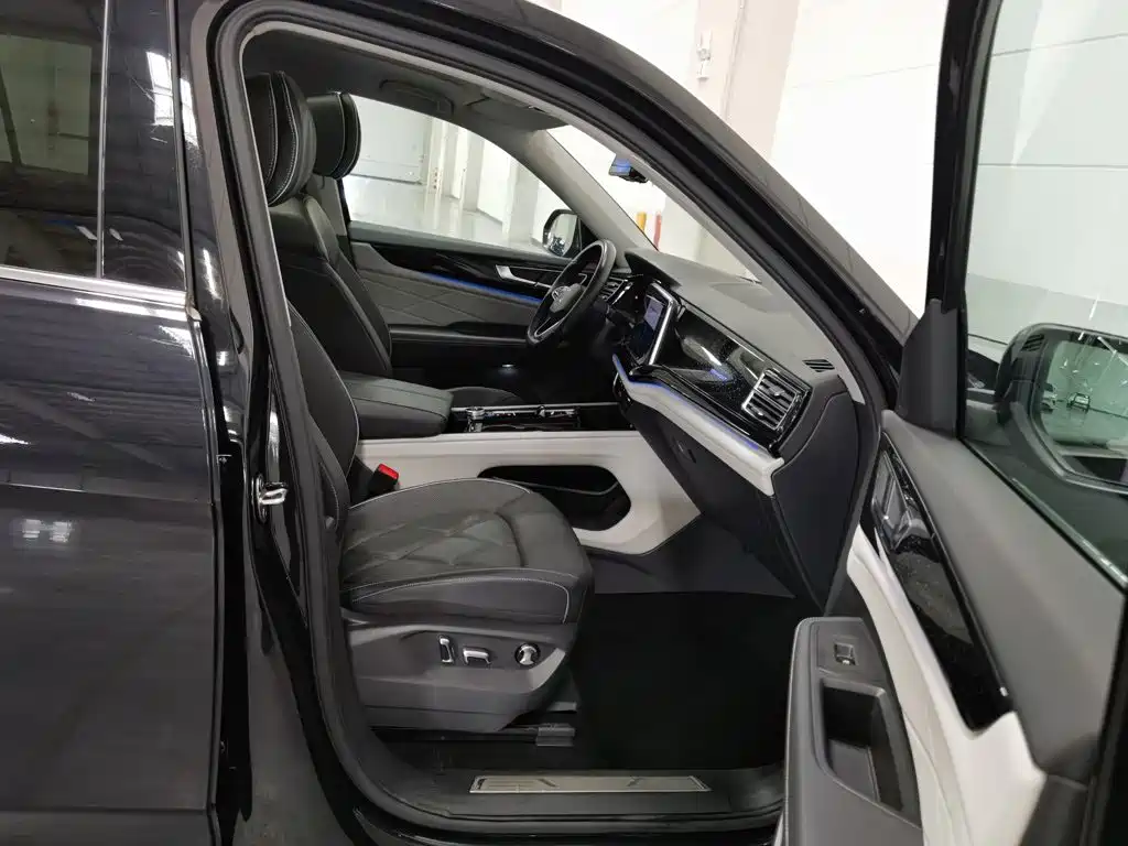 Photo 23 - Volkswagen Teramont