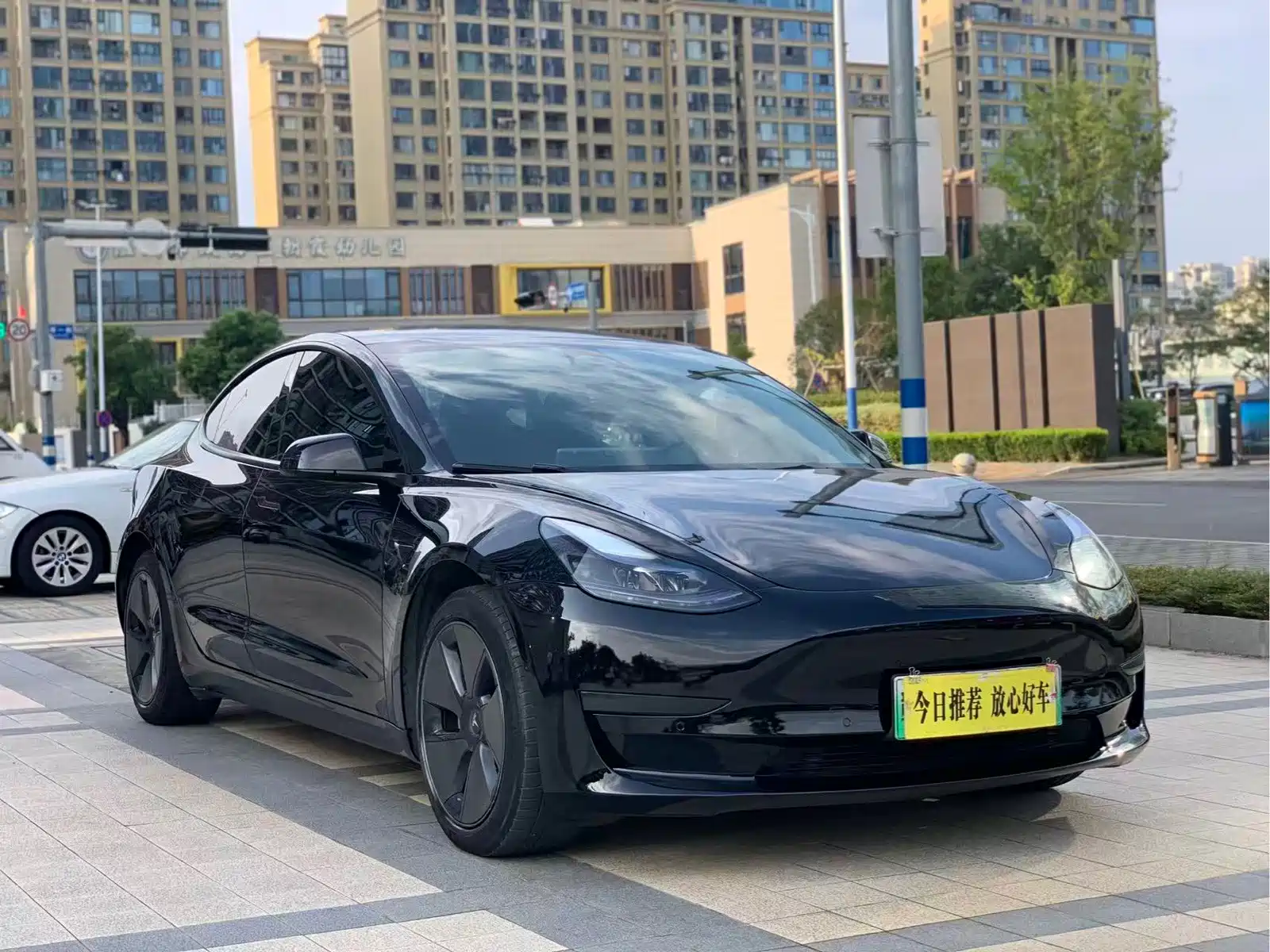 Фото 2 - Tesla Model 3