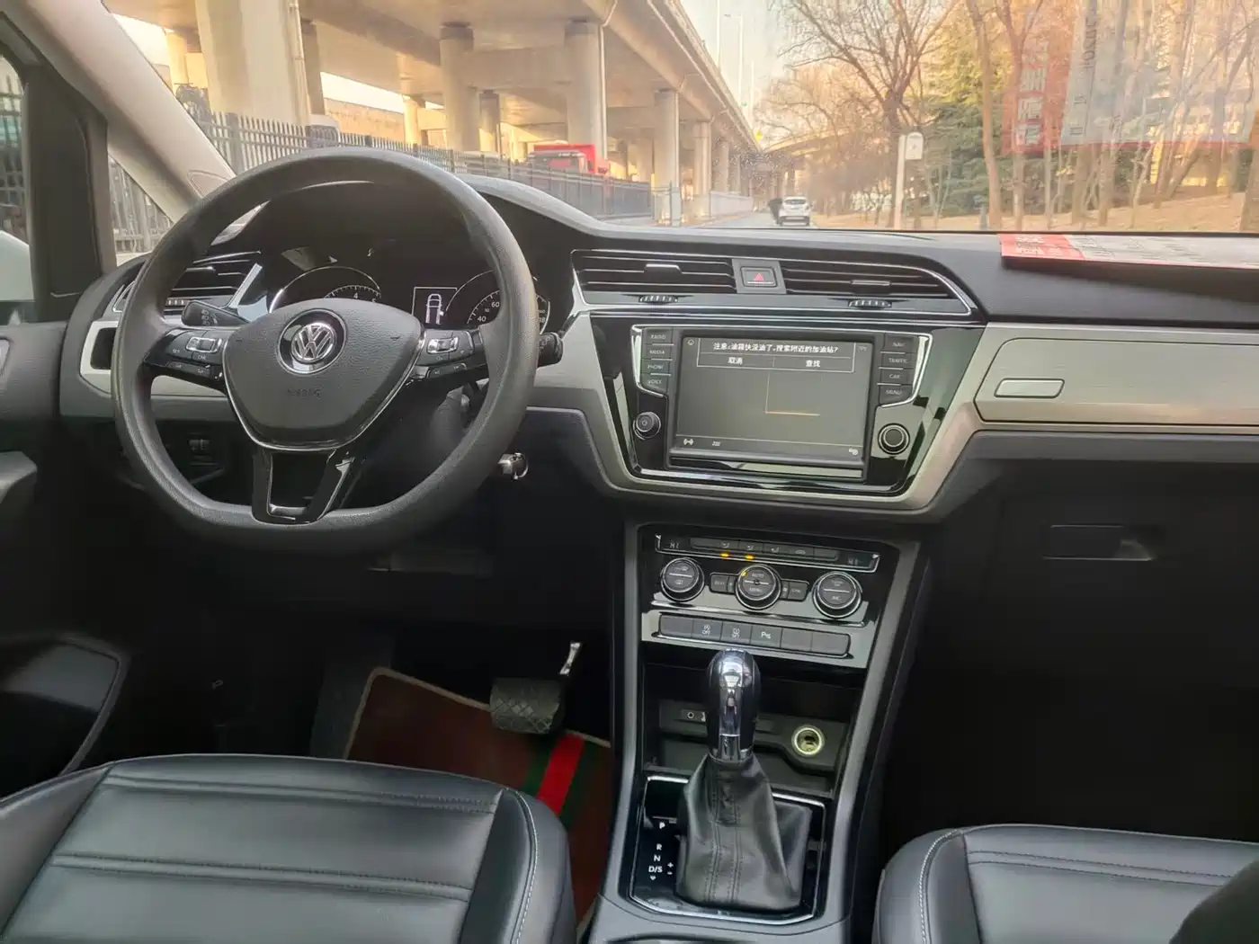 Volkswagen Touran 2018 Touran L 280TSI DSG Comfort 7-seater China V фото 10