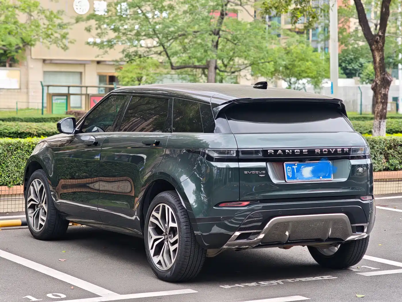 Land Rover Range Rover Evoque 2021 Range Rover Evoque L 249PS R-Dynamic First Edition Launch Edition фото 8