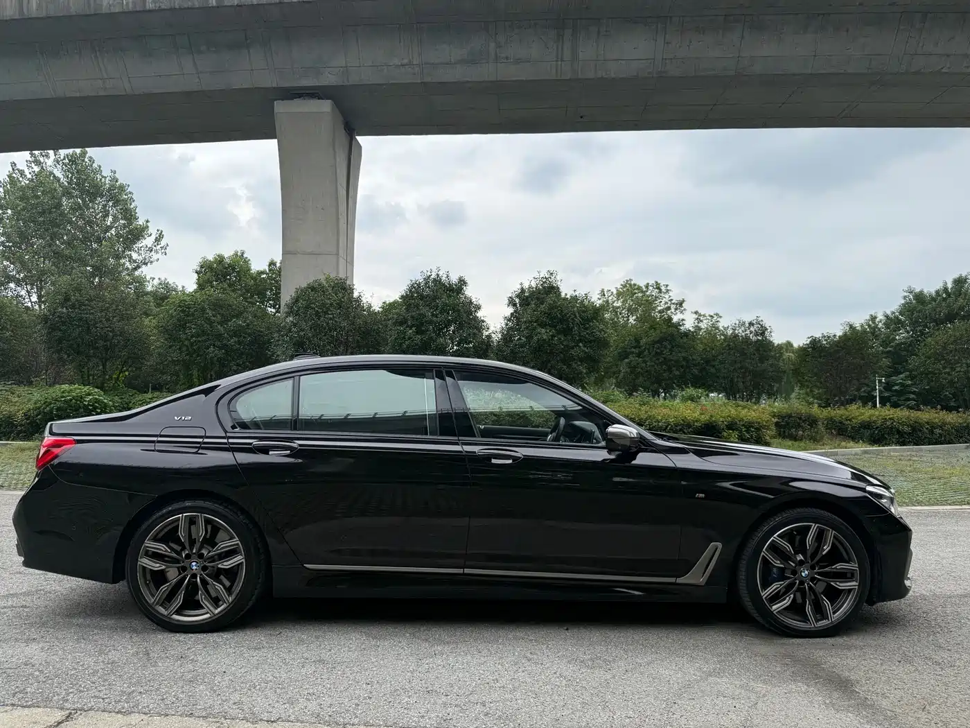 Photo 4 - BMW 7 Series