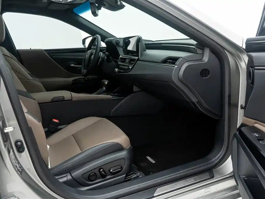 Lexus ES 2022 200 Excellence Edition фото 12