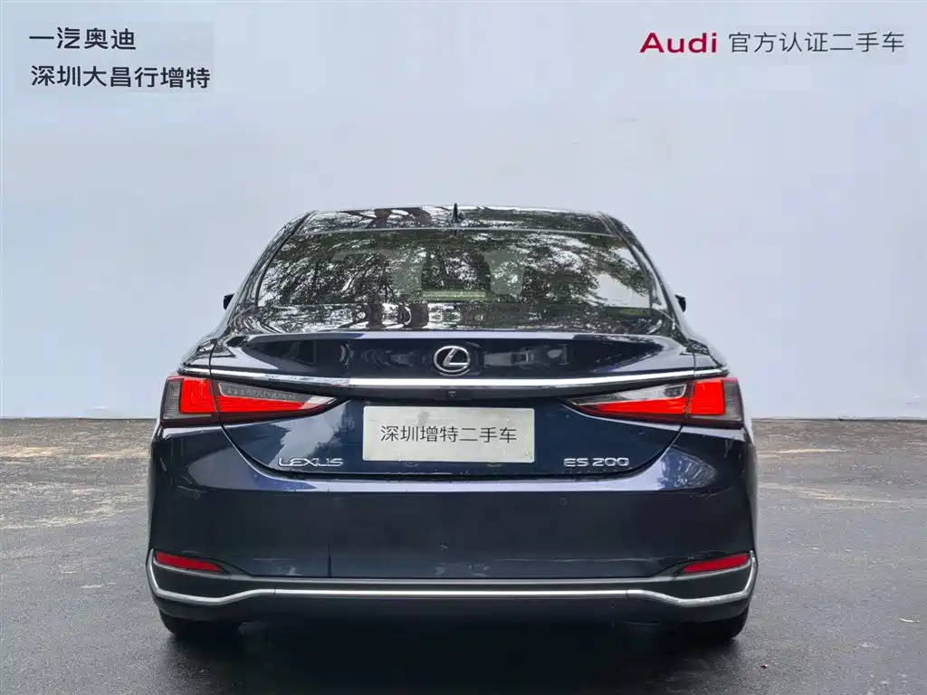 Photo 5 - Lexus ES