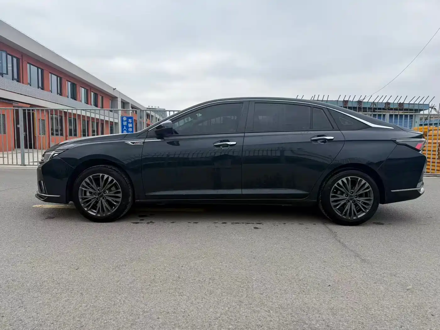 DONGFENG YI HYUN MAX