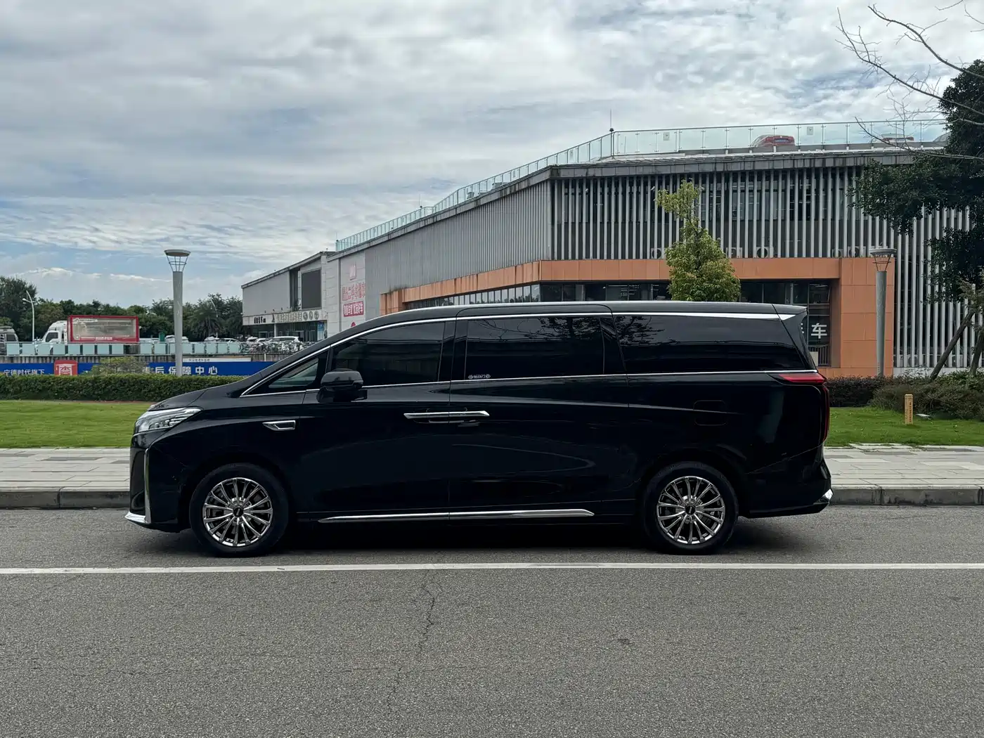 WEY Alpine 2024 2023 AWD Executive Long Wheelbase