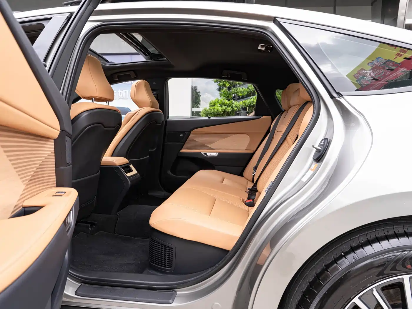 Lexus ES 2026 2025 Model 300h Base Version