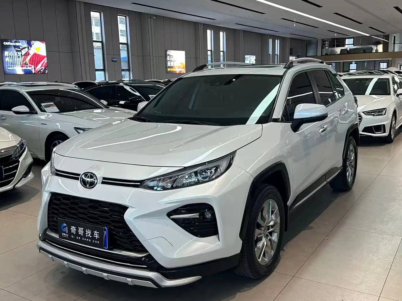 Toyota Wildlander 2020 2.0L CVT 2WD Luxury Edition фото 3