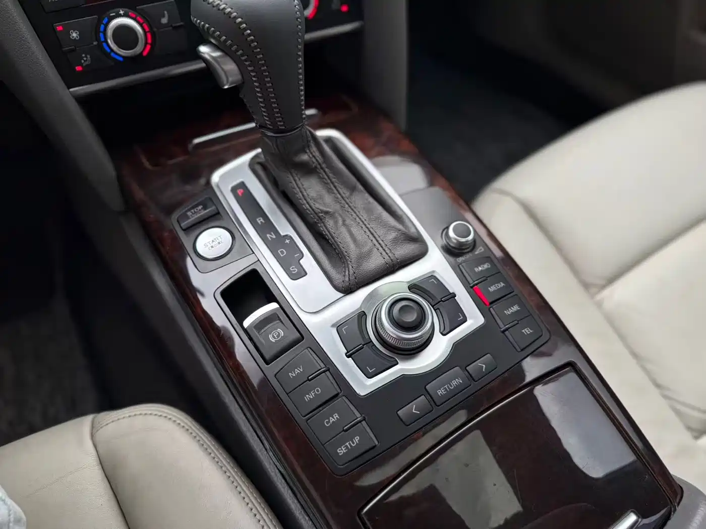 Audi A6L 2010 2.4L Luxury фото 17