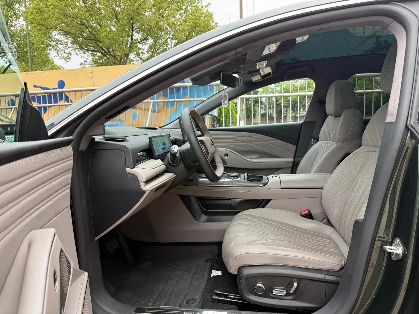Geely Galaxy Galaxy Xingyao 8 2025 130km EM-i Premium Edition фото 9