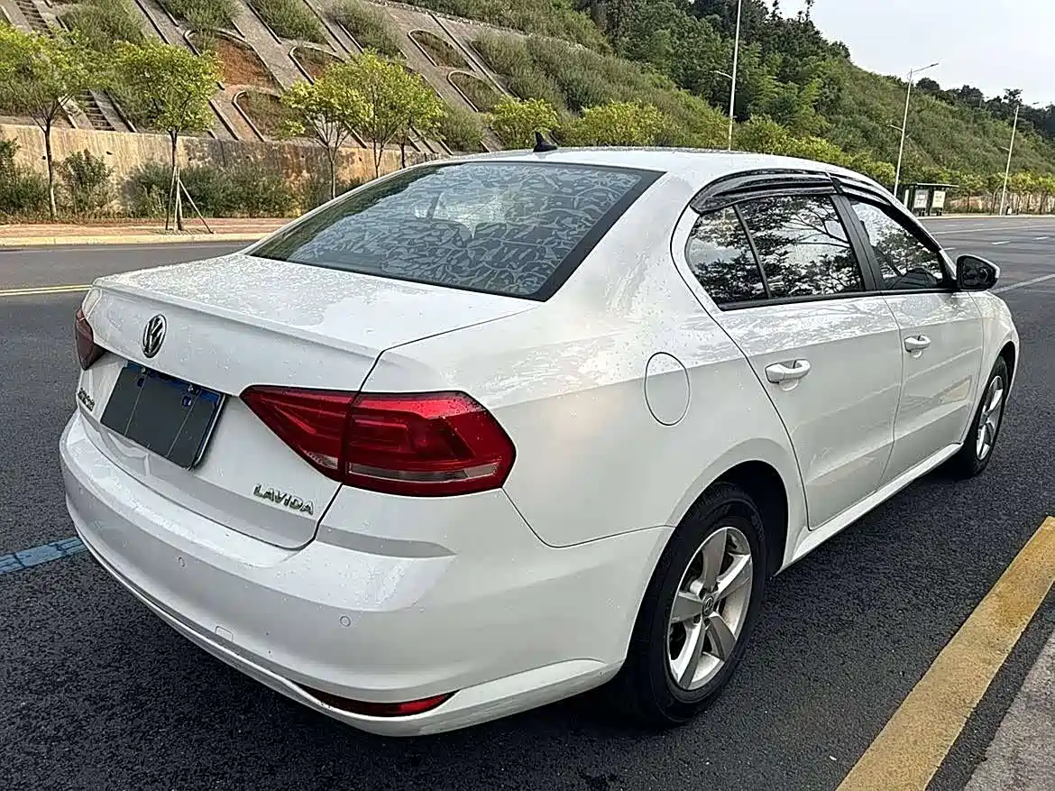 Volkswagen Lavida 2017 1.6L Automatic Trend Edition фото 4